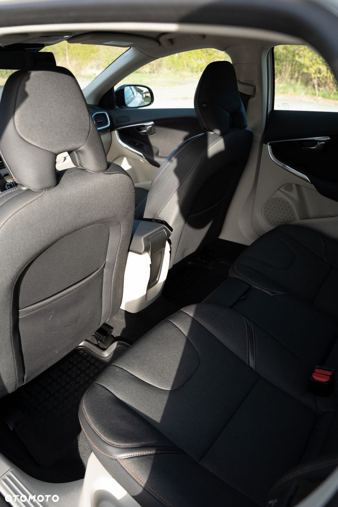 Volvo V40 D4 Geartronic Momentum - 10