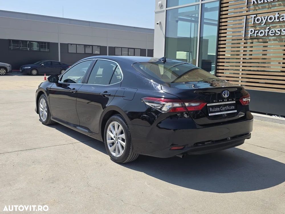 Toyota Camry - 5