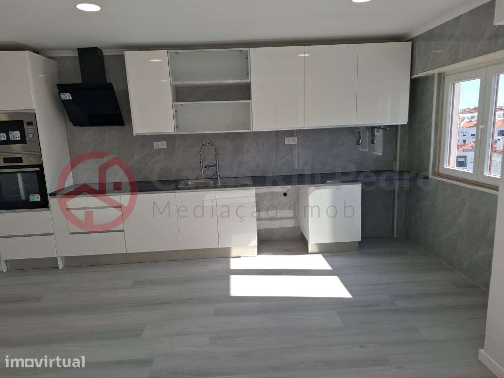 Apartamento T4 totalmente remodelado na Qta. do Batateiro, Amora - Grande imagem: 4/37