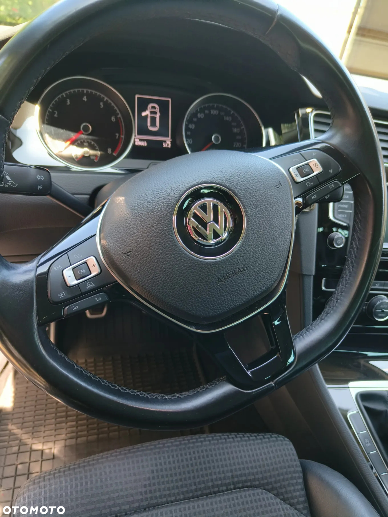 Volkswagen Golf - 17