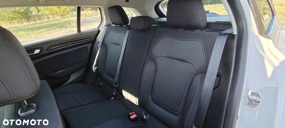 Renault Megane ENERGY TCe 130 Start & Stop Paris Business - 23