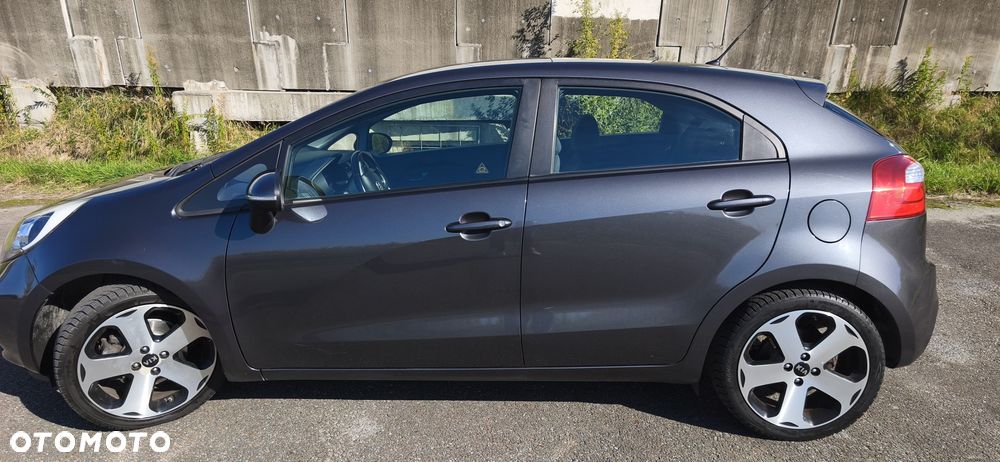 Kia Rio 1.2 L - 4