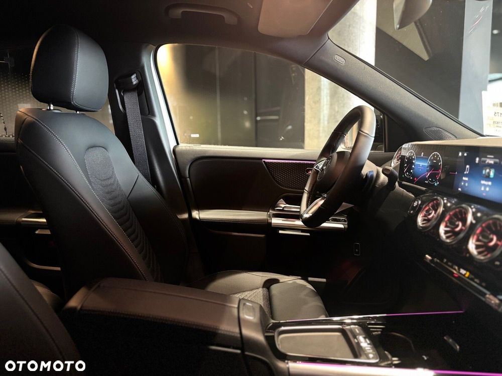 Mercedes-Benz GLA - 12