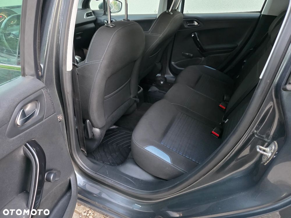 Peugeot 208 1.2 VTi Allure - 24