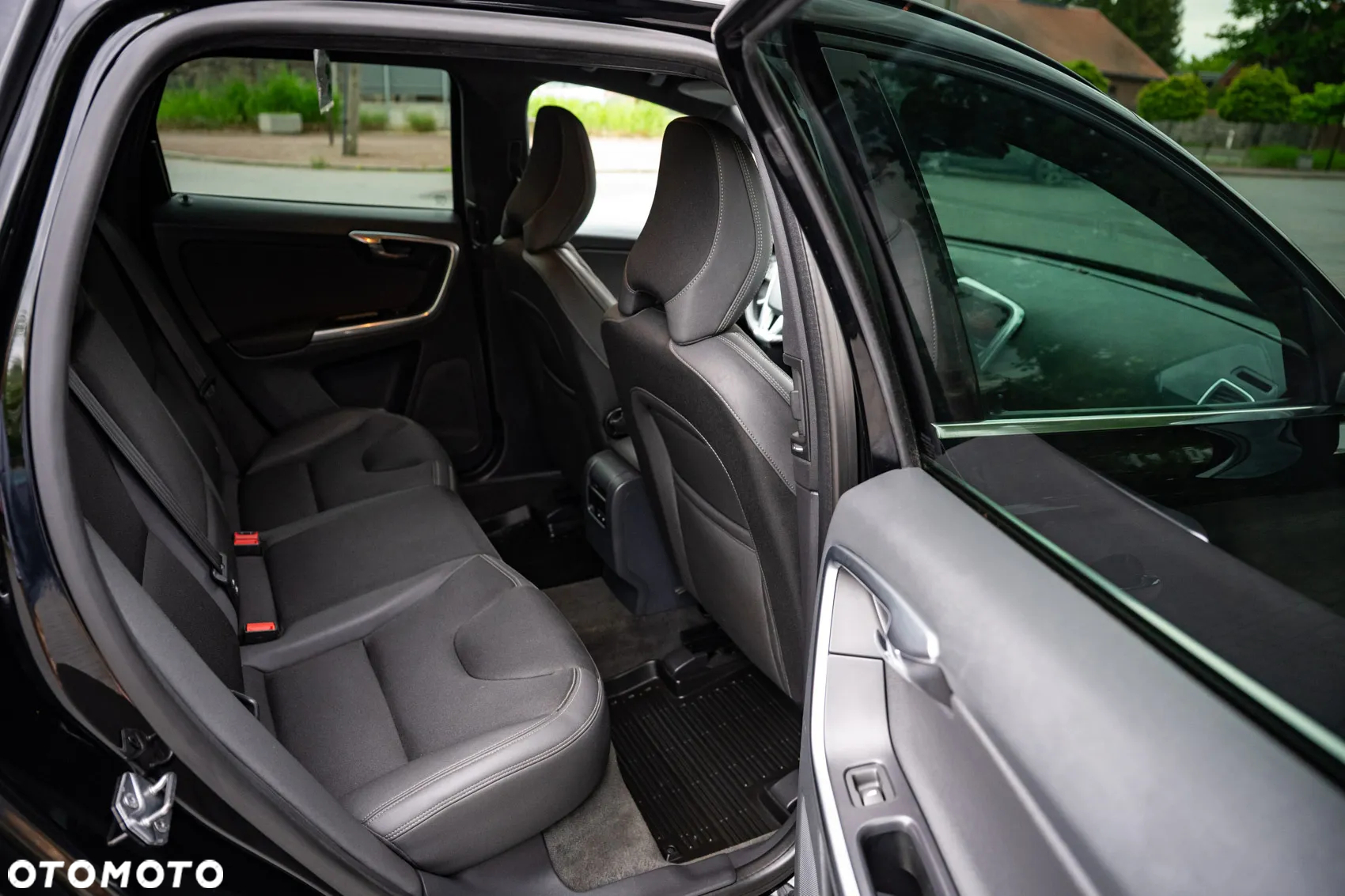 Volvo XC 60 D4 Momentum - 25