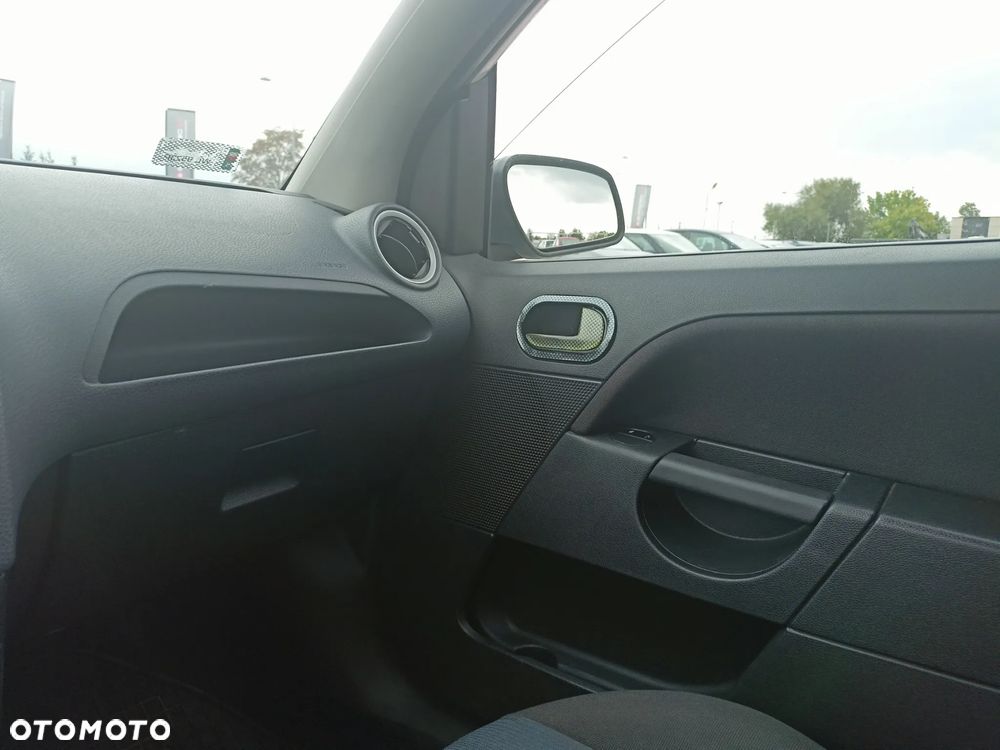 Ford Fiesta - 12