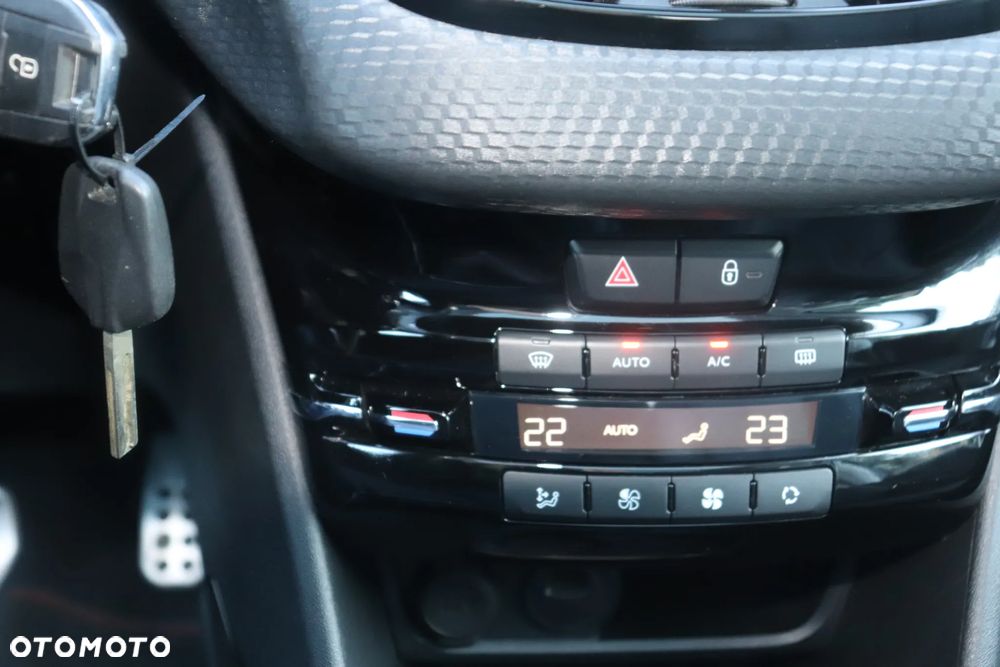 Peugeot 2008 PureTech 130 EAT8 GT Exclusive - 35