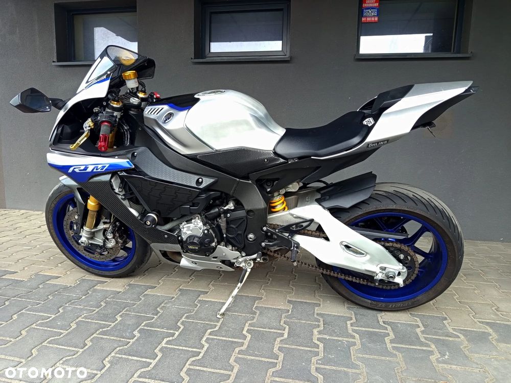 Yamaha R1 - 30