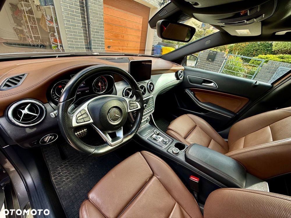 Mercedes-Benz GLA - 17