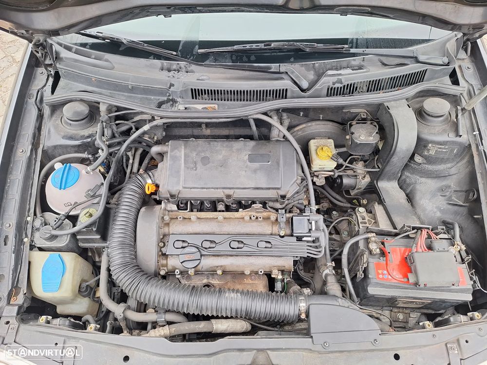 VW Golf 1.4i 25 Anos - 10