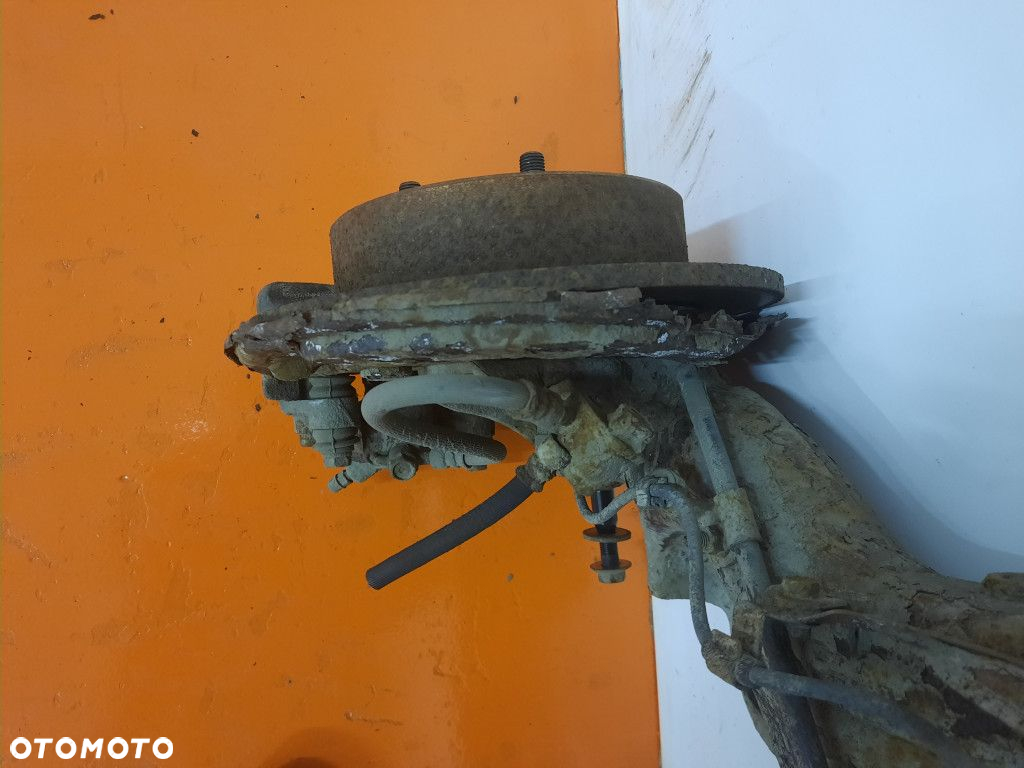 TOYOTA YARIS 1.0 KAT I 1 99-03 BELKA ZAWIESZENIA TYŁ TYLNA OŚ   1SZ - 4