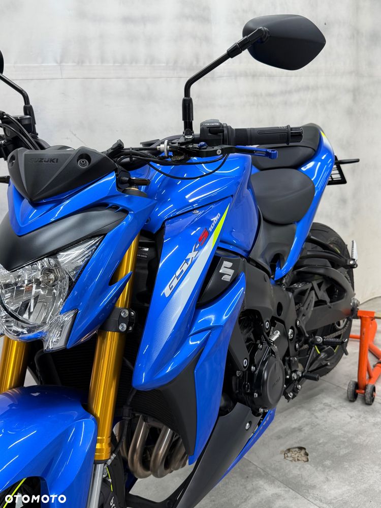 Suzuki GSX 1000 - 3