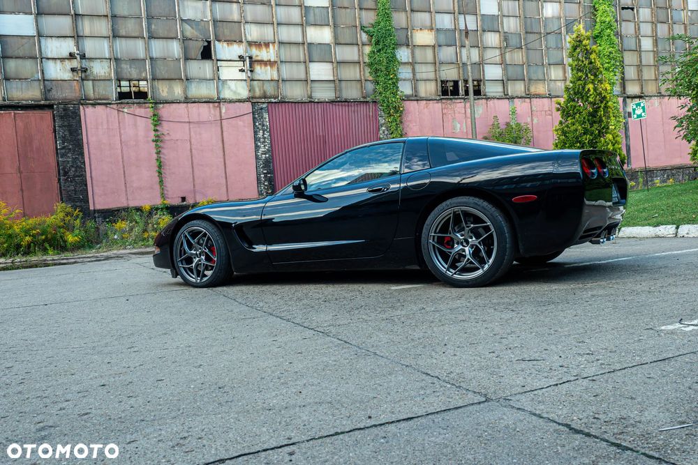 Chevrolet Corvette - 22