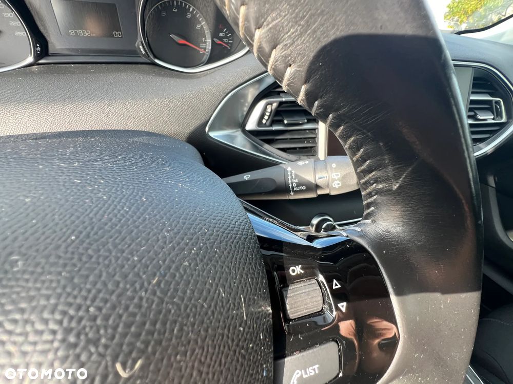 Peugeot 308 125 THP Active - 22