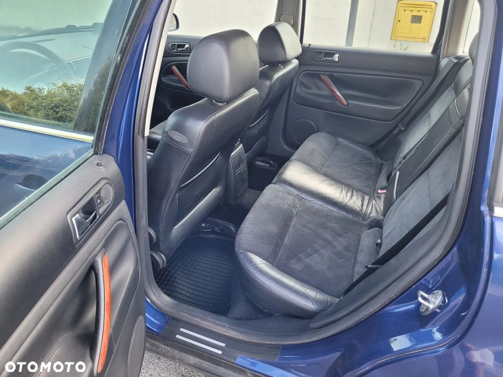 Volkswagen Passat 2.8 V6 4Mot Highline - 9