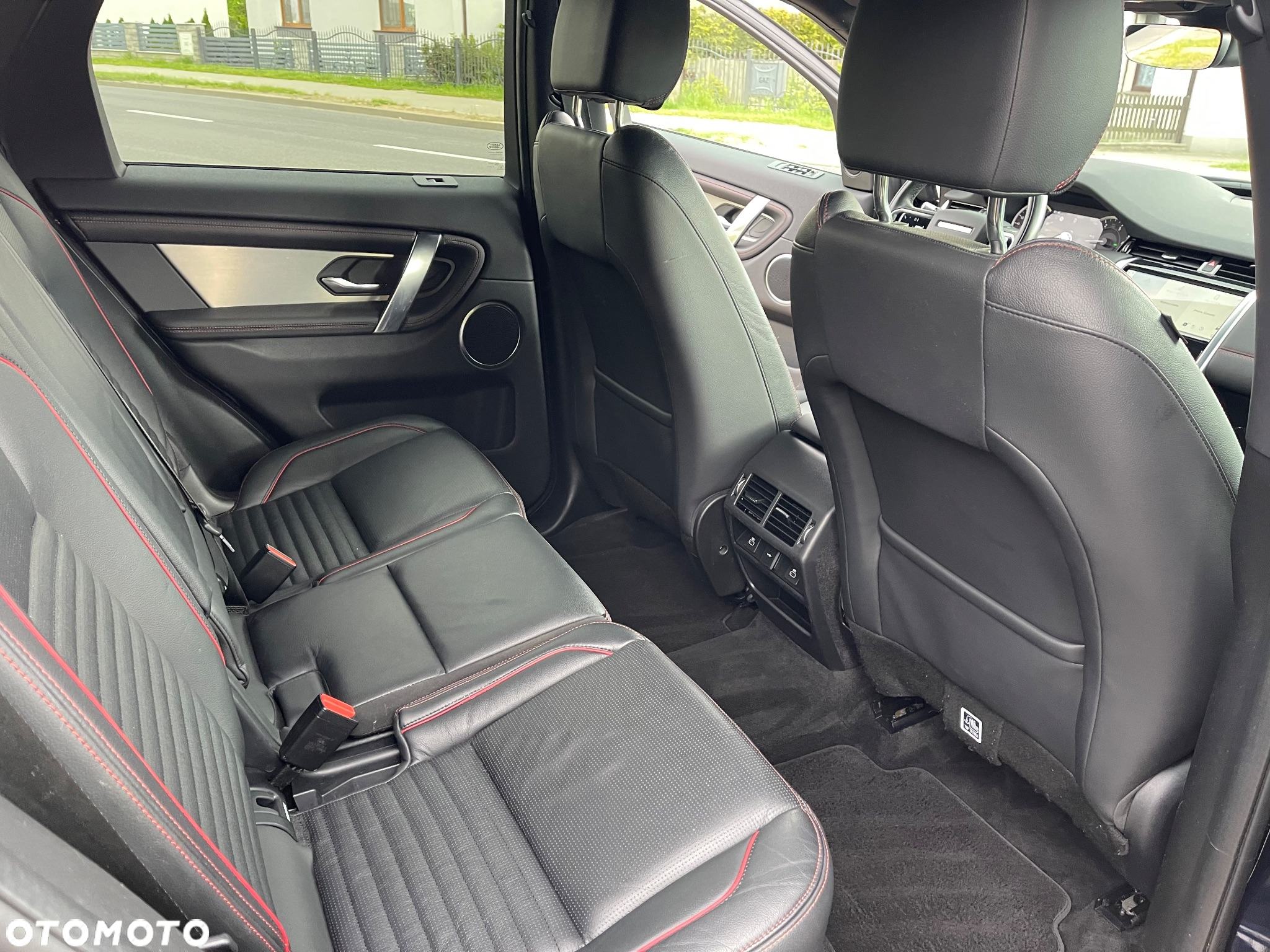 Land Rover Discovery Sport D165 FWD R-Dynamic SE - 19