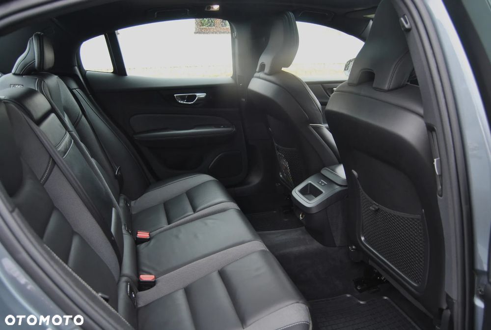 Volvo S60 T6 AWD Geartronic RDesign - 8