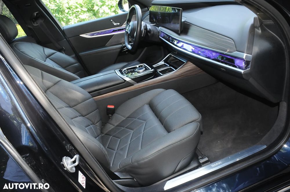 BMW Seria 7 740d xDrive MHEV - 30