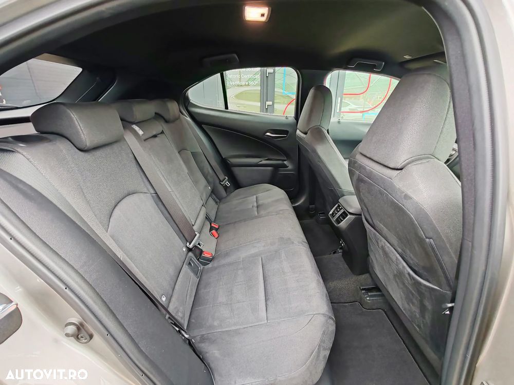 Lexus UX 250h Business Edition - 18