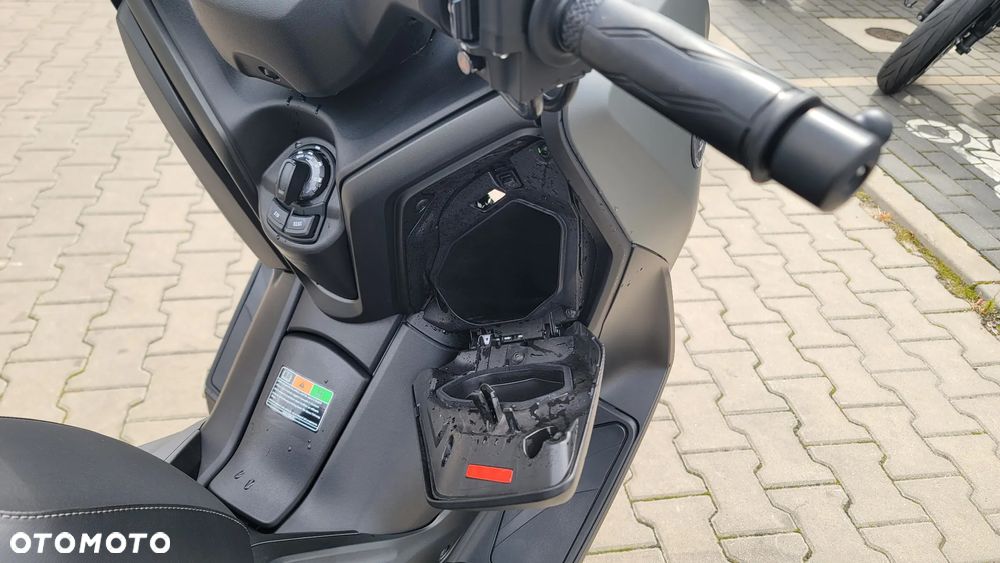 Yamaha X-max - 15