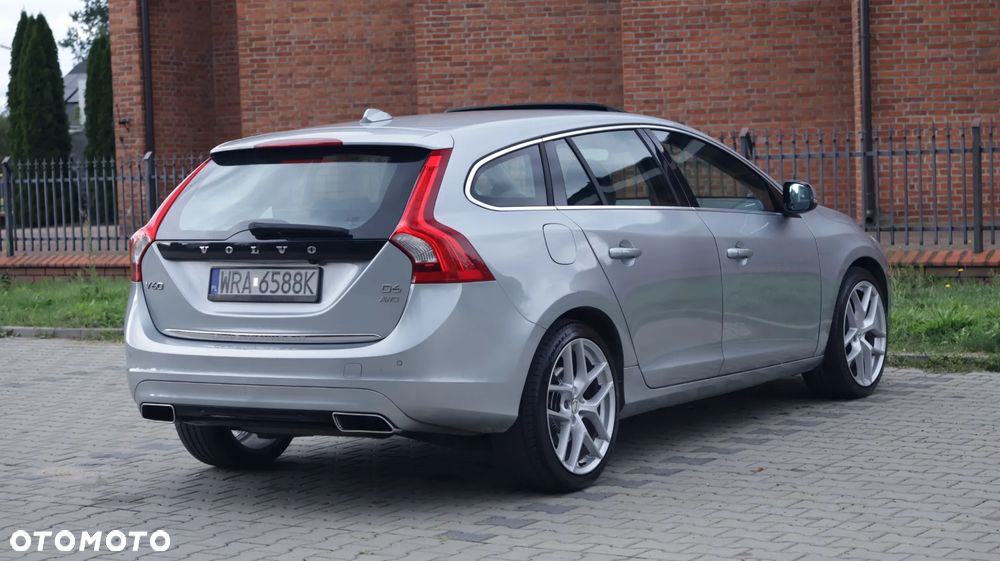 Volvo V60 D6 AWD Plug-in Hybrid R-Design Summum - 7