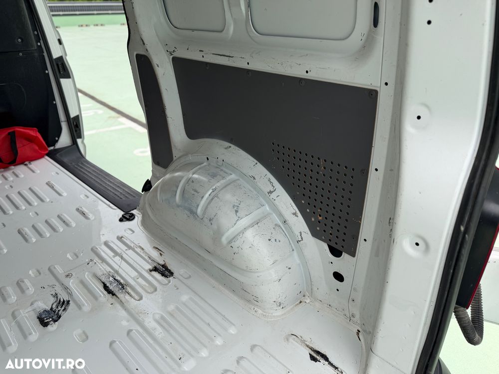 Volkswagen Transporter 2.0 81 kW KR - 16
