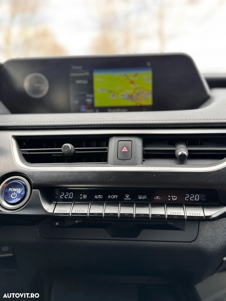 Lexus UX - 25