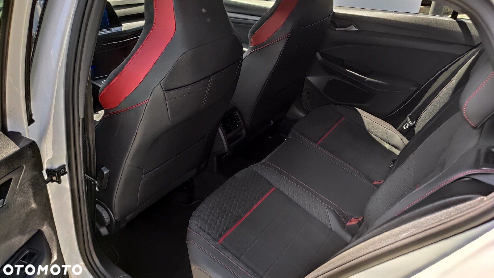 Volkswagen Golf - 11