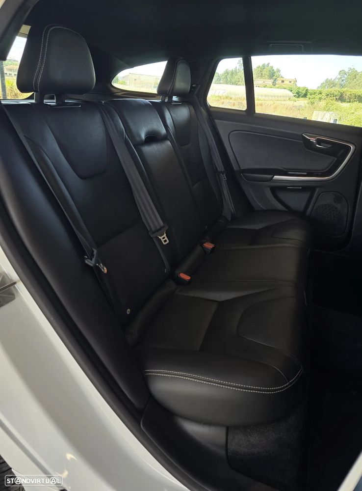 Volvo V60 D3 Momentum - 8