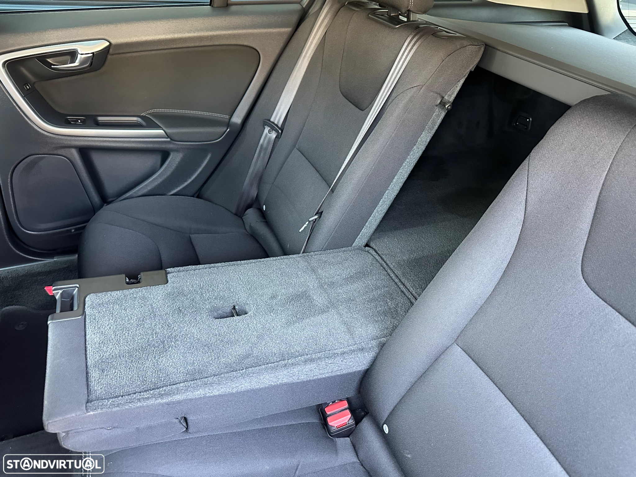 Volvo V60 1.6 D2 Drive Summum Start/Stop - 19