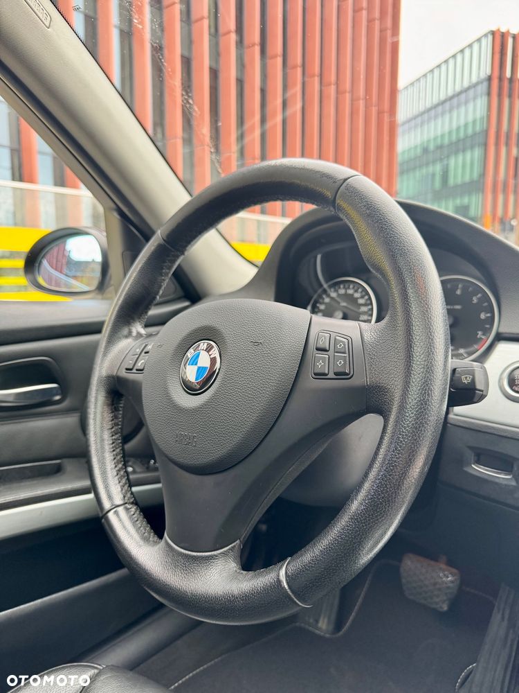 BMW Seria 3 325i - 24