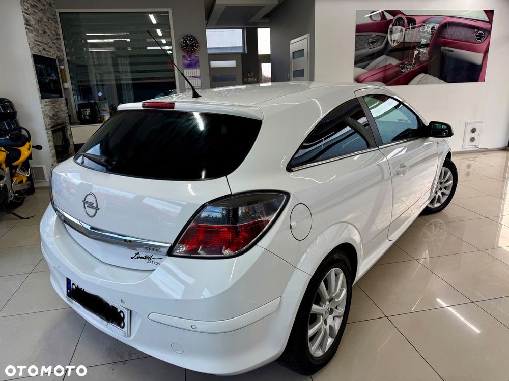 Opel Astra 1.6 Black&White - 19