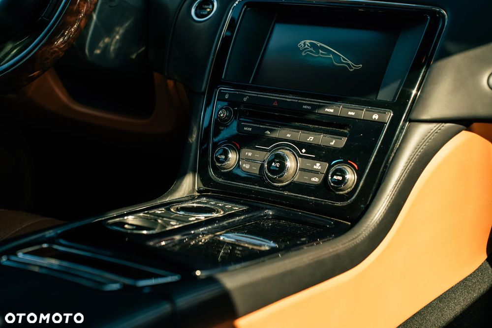 Jaguar XJ 3.0 T AWD Portfolio - 15