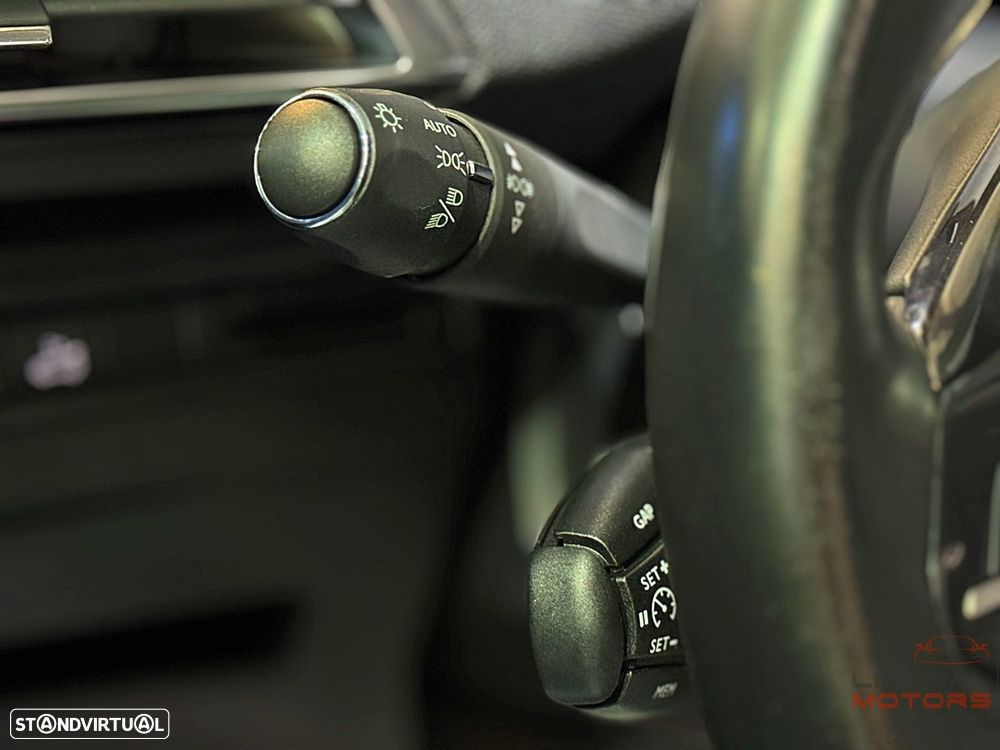 Peugeot 5008 1.2 PureTech Allure Pack EAT8 - 24