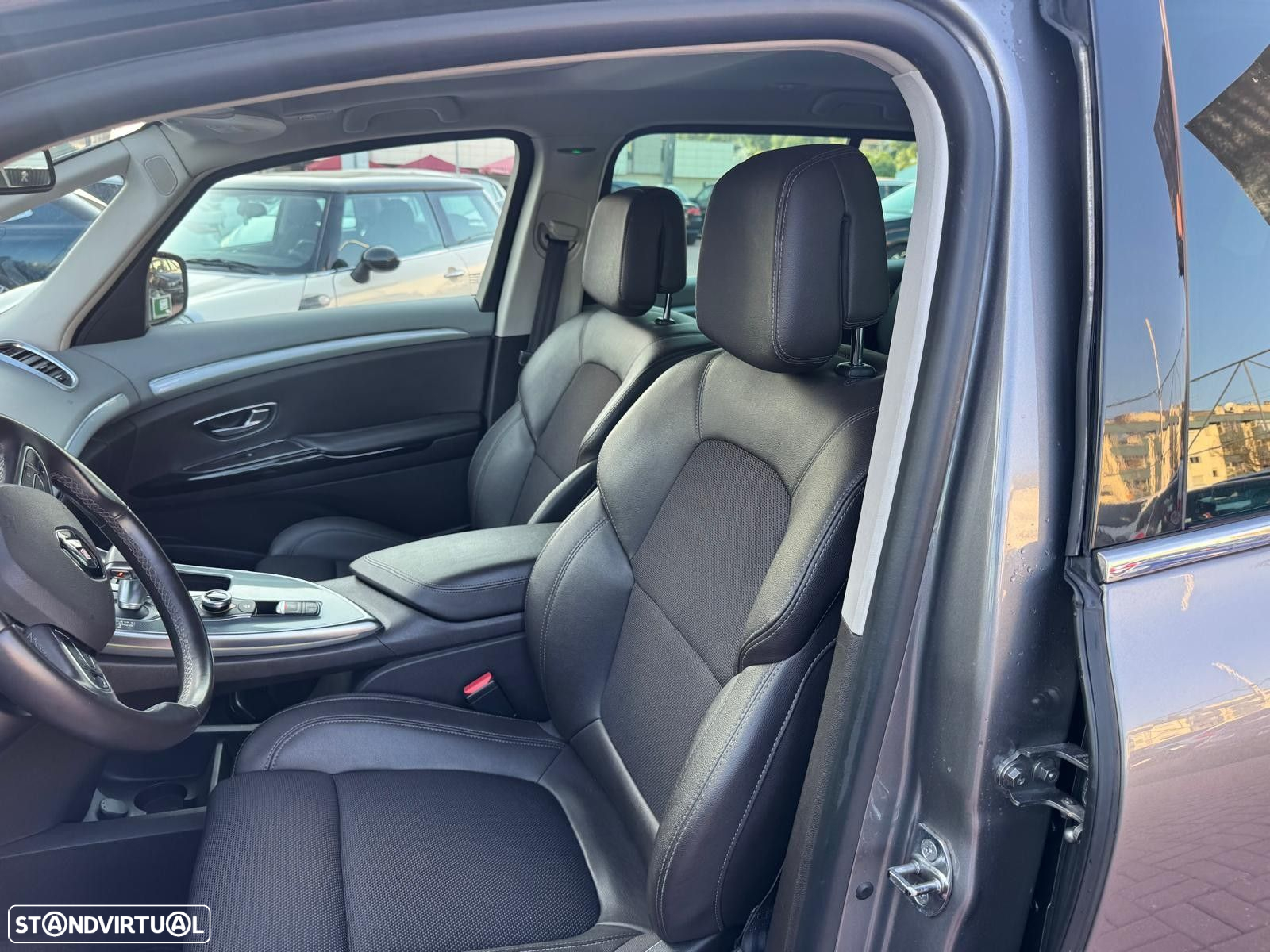 Renault Espace 1.6 dCi Initiale Paris EDC - 9
