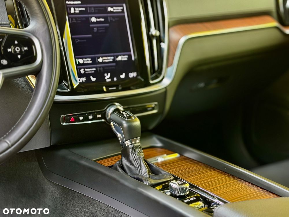 Volvo V60 Cross Country T5 AWD Geartronic - 28