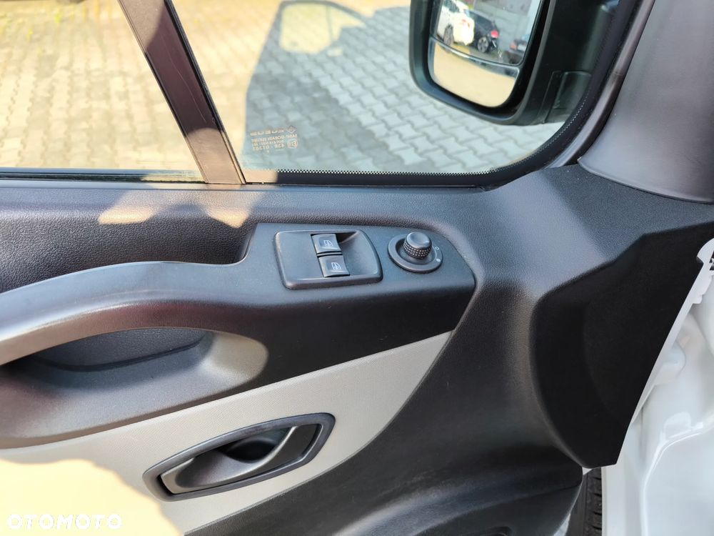 Renault Trafic - 17