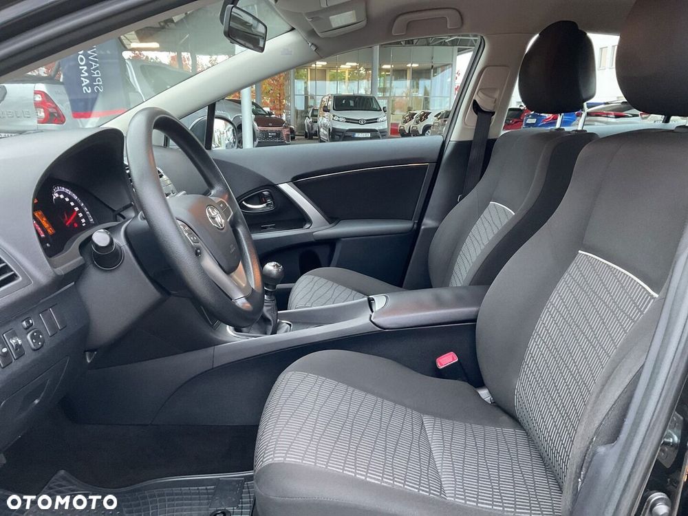Toyota Avensis 1.6 Luna - 4