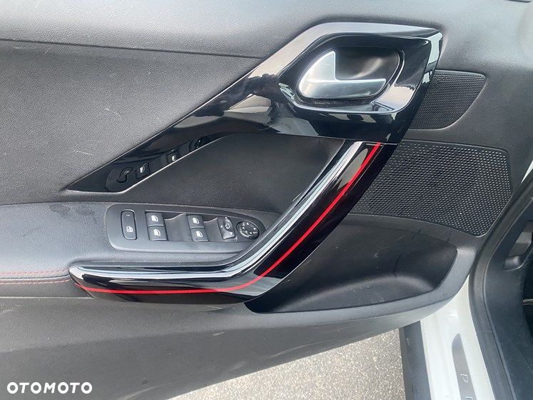 Peugeot 2008 PureTech 110 Stop&Start EAT6 GT-Line Edition - 27