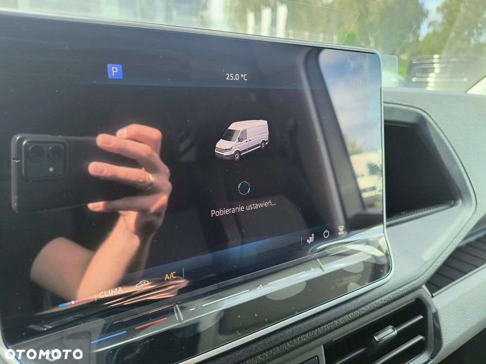 Volkswagen Crafter 35 Furgon z wysokim dachem silnik: 2,0 l EU6 SCR 140 KM / skrzynia biegów: Przedni napęd manualna 6-biegowa rozstaw osi: 4490 mm - 19