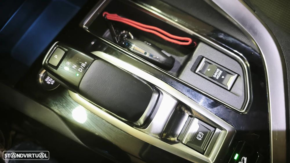 Peugeot 3008 1.6 Hybrid4 GT Line e-EAT8 - 38