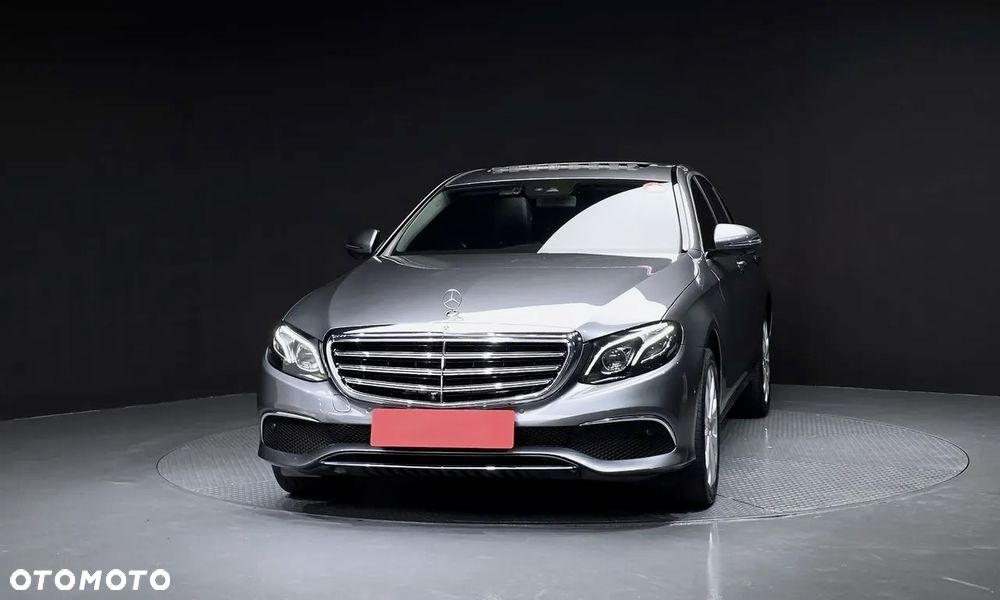 Mercedes-Benz Klasa E 300 9G-TRONIC Exclusive - 4