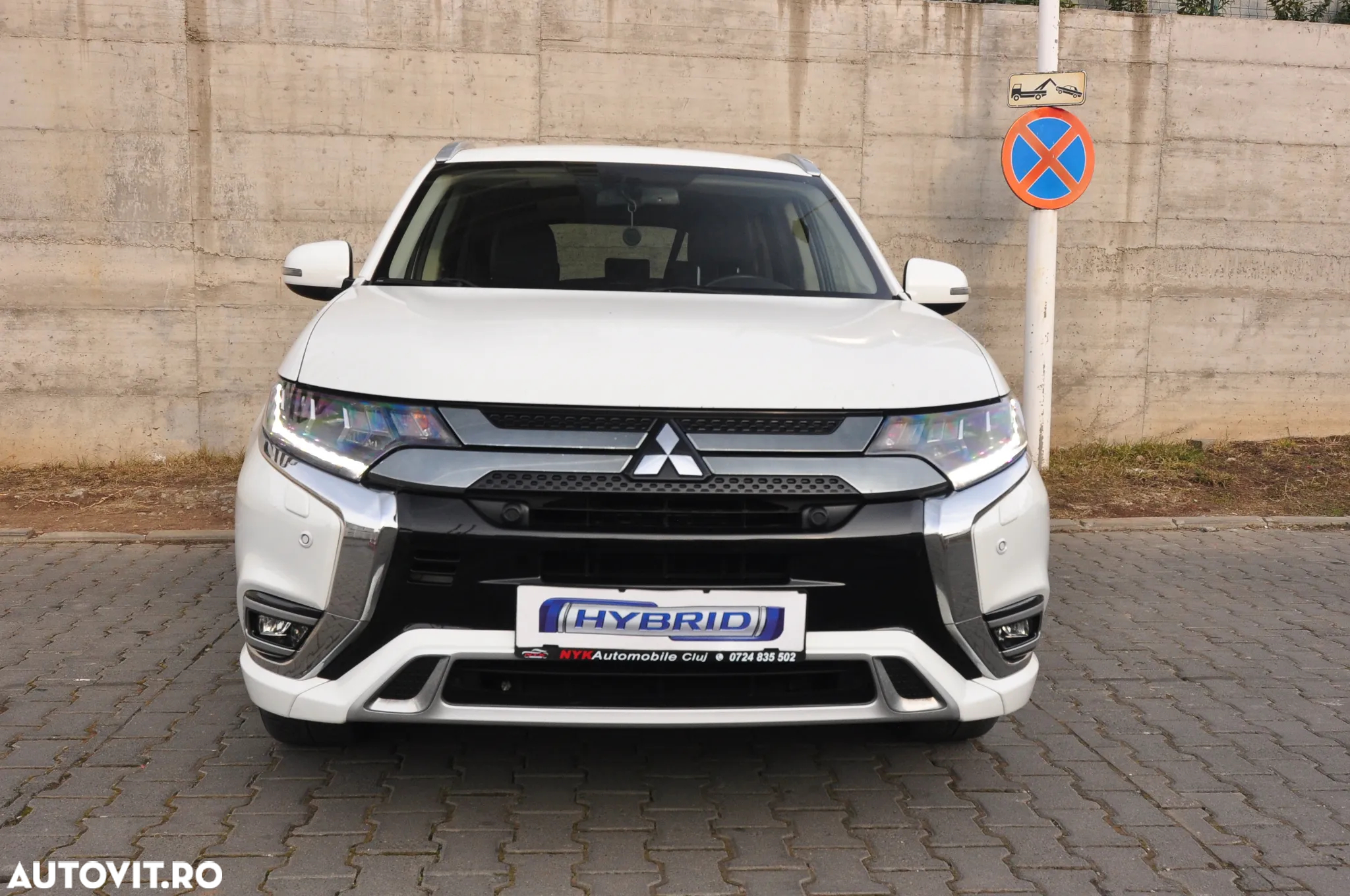 Mitsubishi Outlander 2.4 4WD Plug-In Hybrid - 8