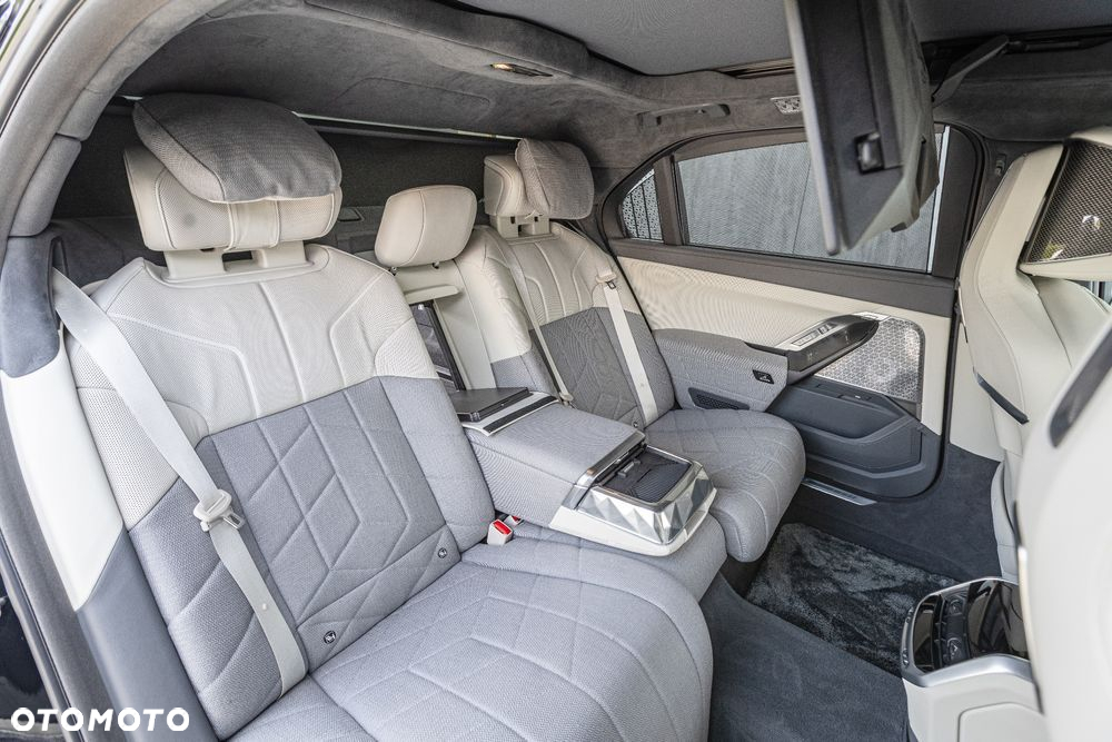 BMW Seria 7 M760e PHEV xDrive sport - 6