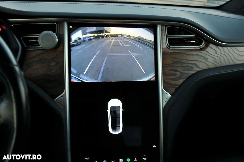 Tesla Model X - 7