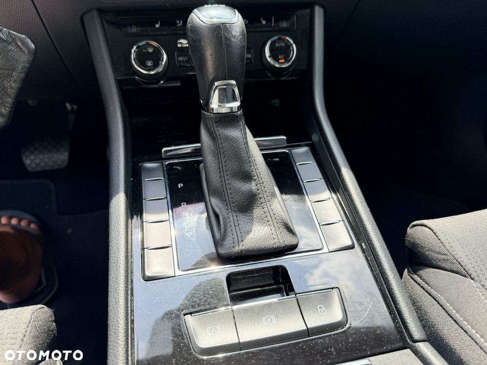 Skoda Superb 2.0 TDI Ambition DSG7 - 27