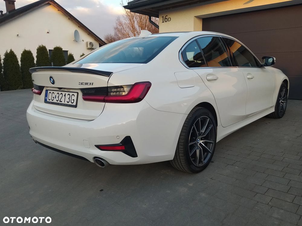 BMW Seria 3 330i Sport Line - 8