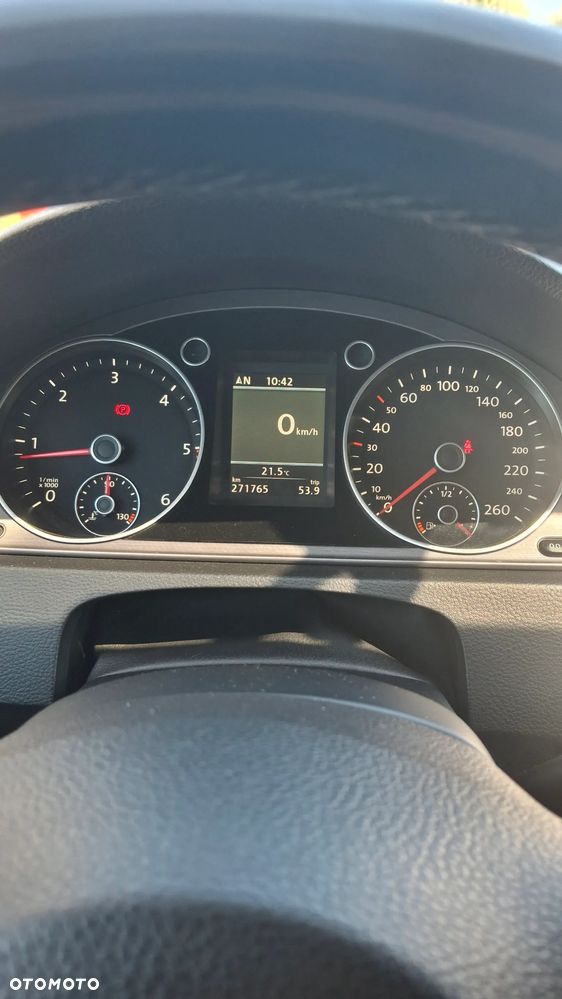 Volkswagen Passat 1.6 TDI Comfortline - 11