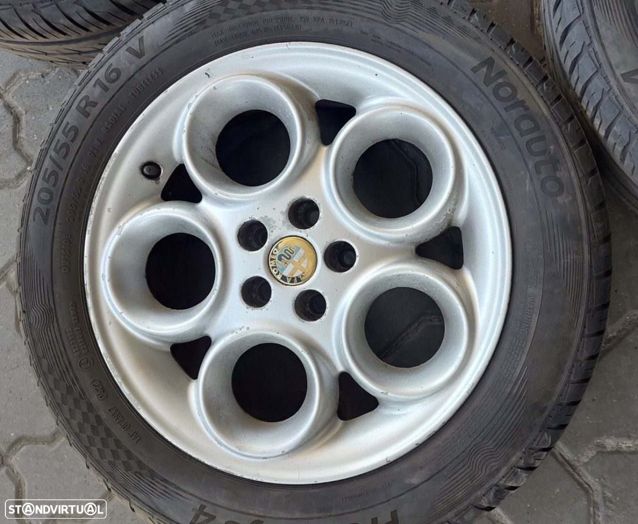 Jantes Alfa Romeo R16 com pneus 205/55 furação 4x98 - 3