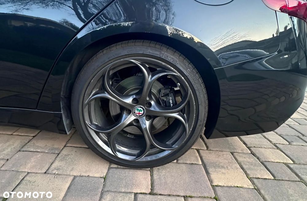 Alfa Romeo Giulia 2.0 Turbo 16V AT8-Q4 Ti - 17